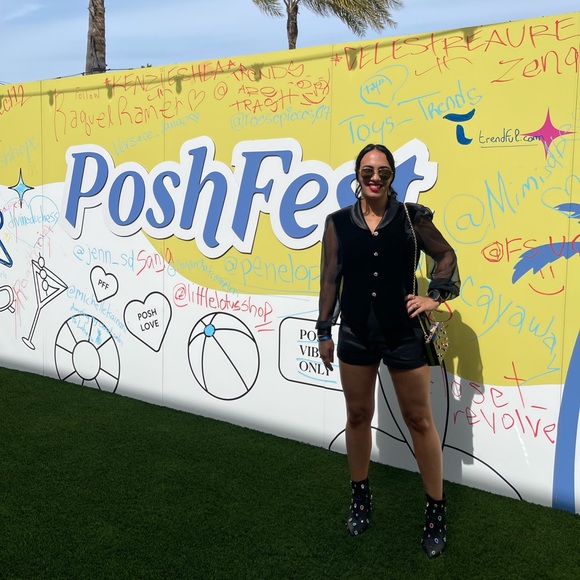 About Us: Four Limes Shop, LLC & Erynn The Reseller - Picture 12 of 16